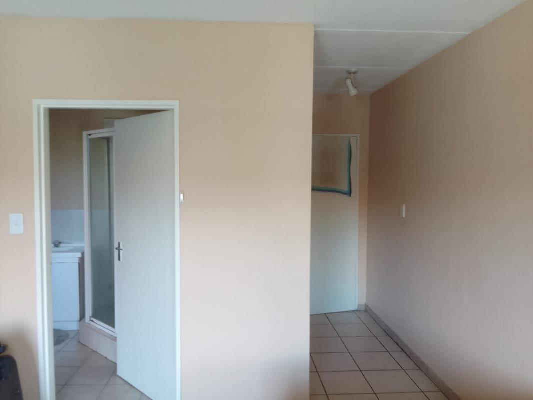 2 Bedroom Property for Sale in Vorna Valley Gauteng