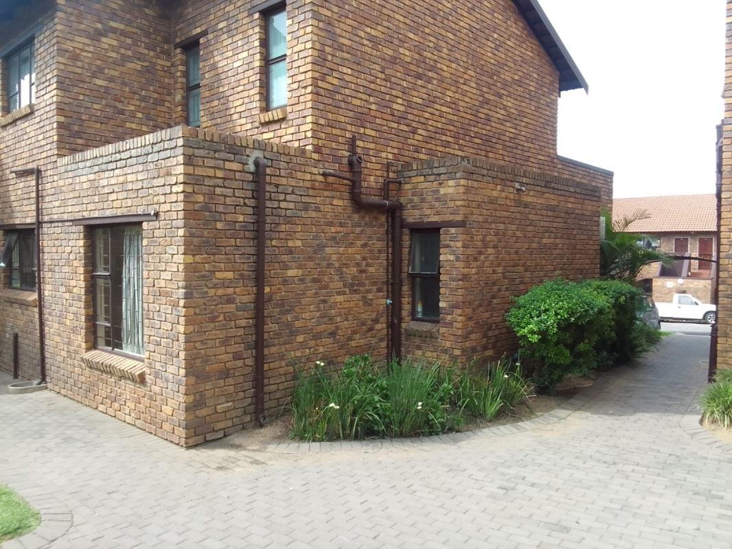 2 Bedroom Property for Sale in Vorna Valley Gauteng