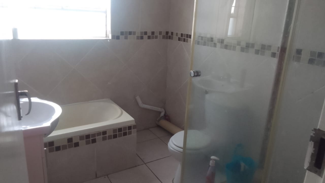 2 Bedroom Property for Sale in Vorna Valley Gauteng