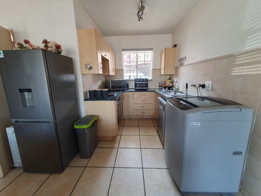 2 Bedroom Property for Sale in Mountain View Gauteng