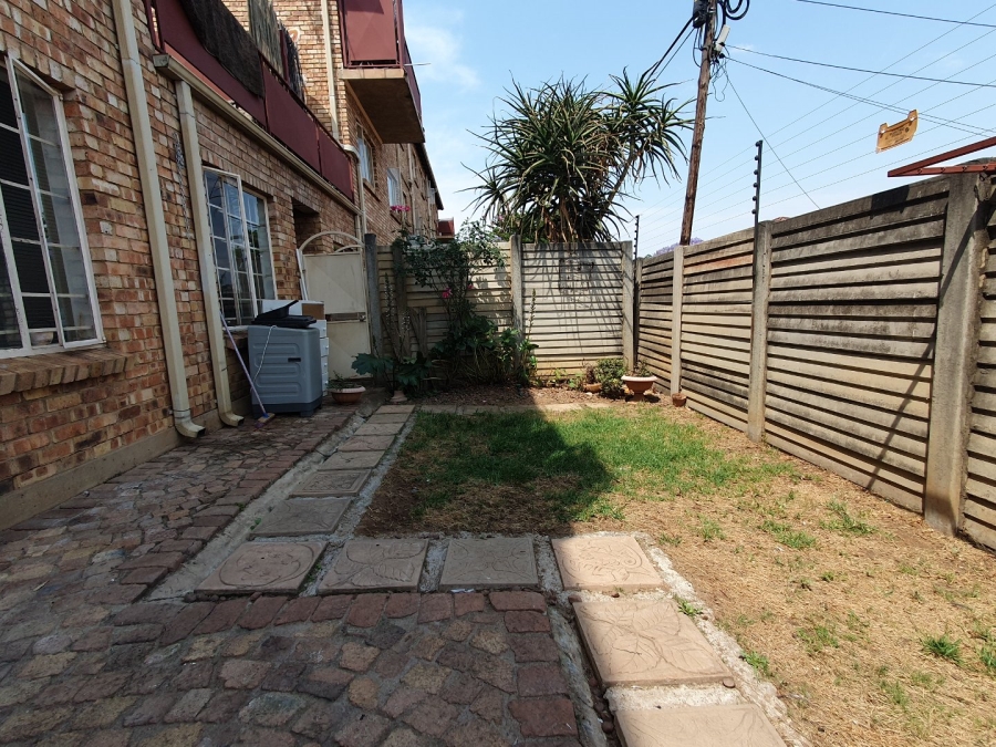 2 Bedroom Property for Sale in Mountain View Gauteng