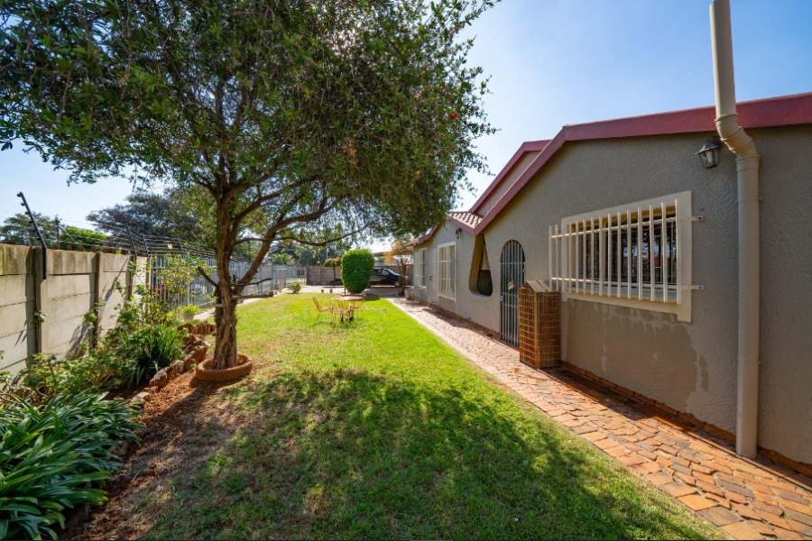 4 Bedroom Property for Sale in Groeneweide Gauteng