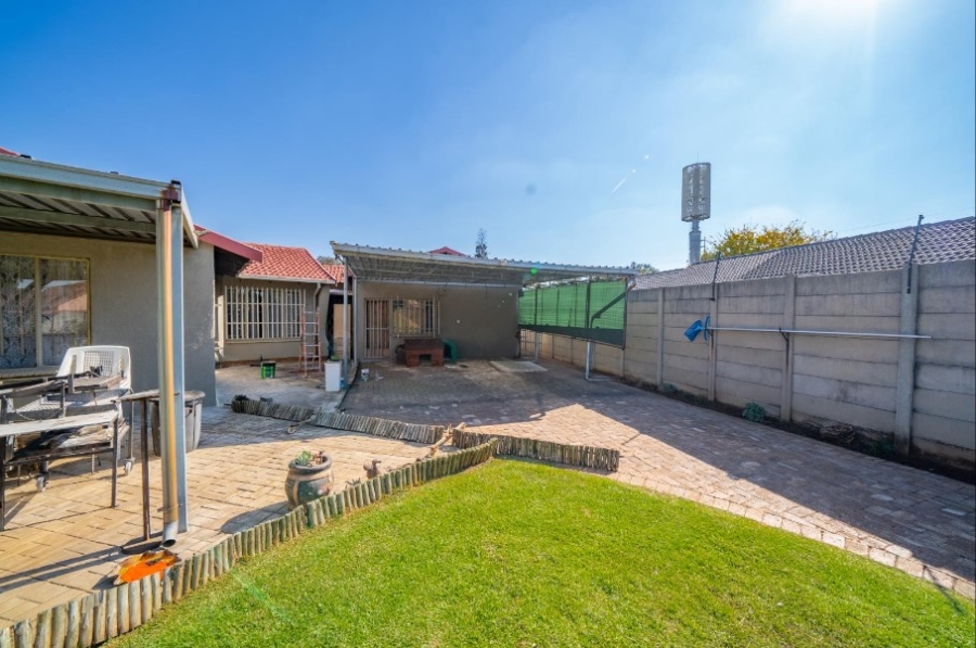 4 Bedroom Property for Sale in Groeneweide Gauteng