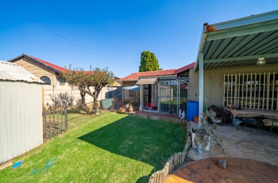 4 Bedroom Property for Sale in Groeneweide Gauteng