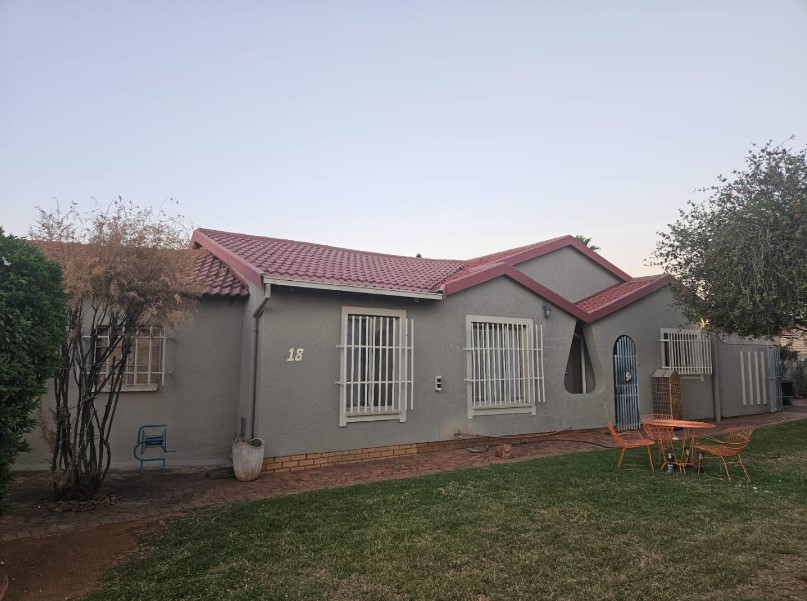 4 Bedroom Property for Sale in Groeneweide Gauteng