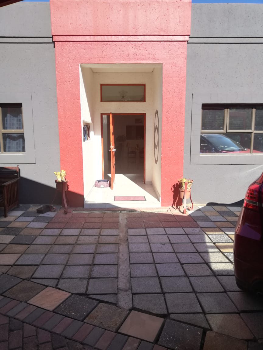 To Let 5 Bedroom Property for Rent in Sandringham Gauteng