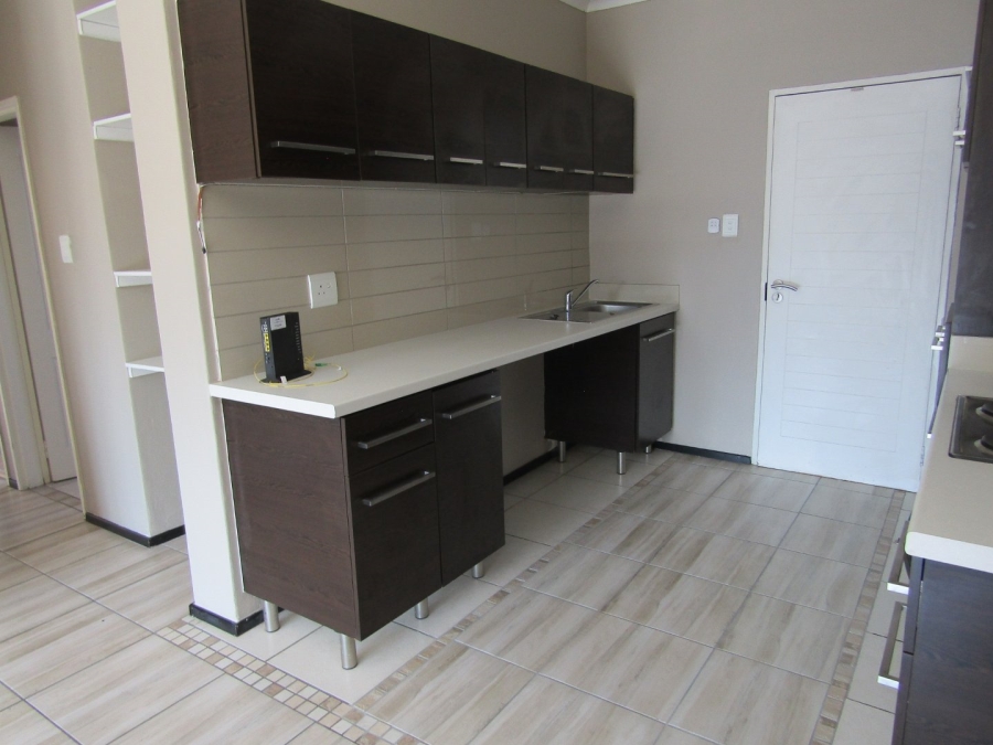 To Let 2 Bedroom Property for Rent in Oakdene Gauteng