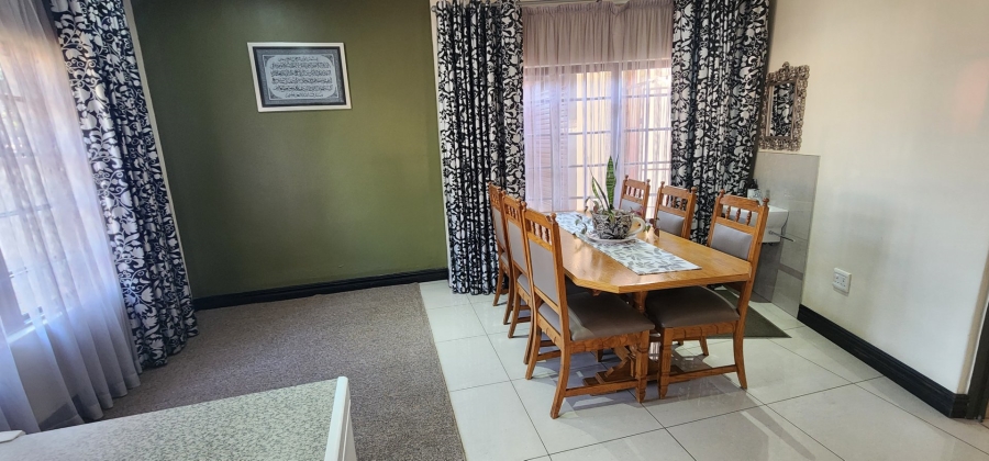 5 Bedroom Property for Sale in Laudium Gauteng