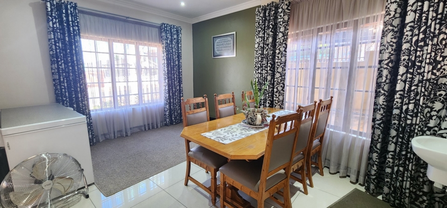 5 Bedroom Property for Sale in Laudium Gauteng