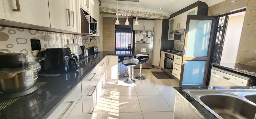 5 Bedroom Property for Sale in Laudium Gauteng