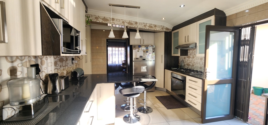 5 Bedroom Property for Sale in Laudium Gauteng