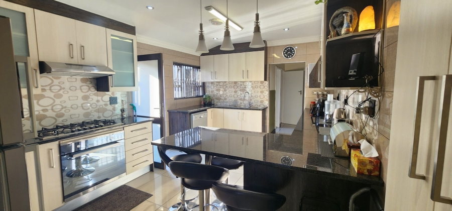 5 Bedroom Property for Sale in Laudium Gauteng