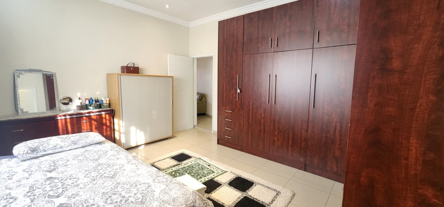 5 Bedroom Property for Sale in Laudium Gauteng