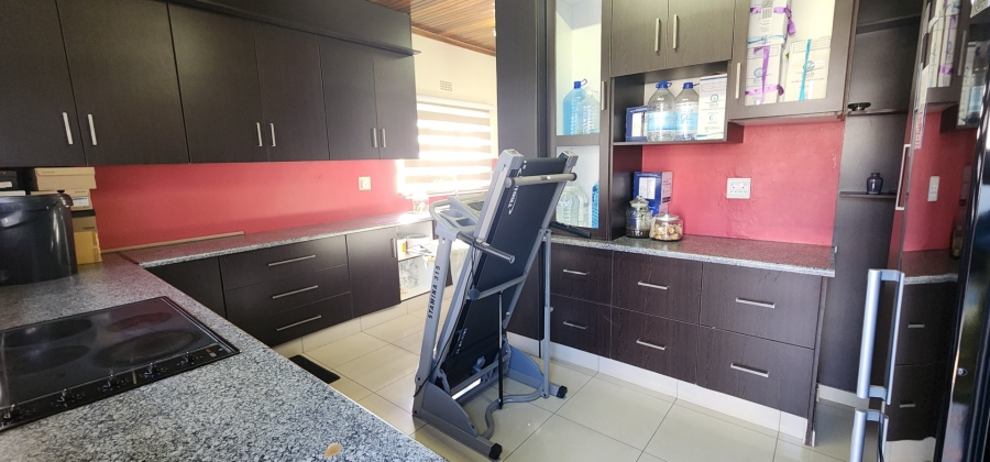 5 Bedroom Property for Sale in Laudium Gauteng