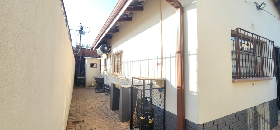 5 Bedroom Property for Sale in Laudium Gauteng