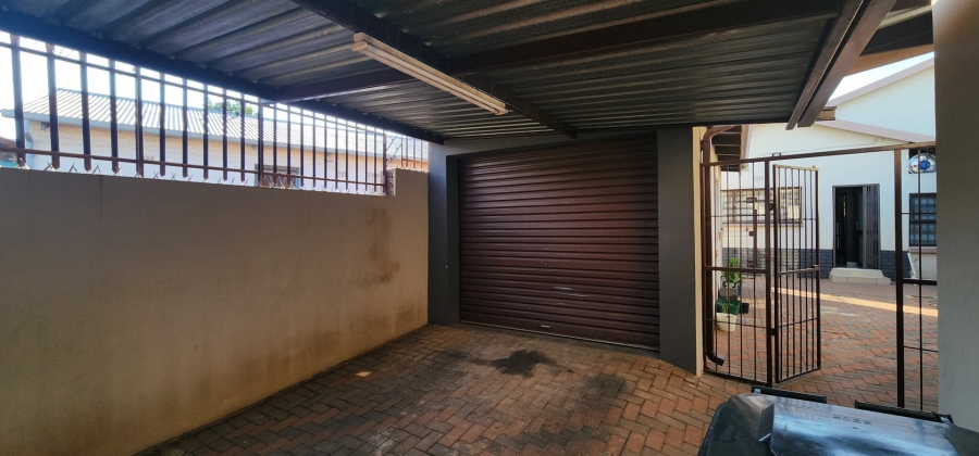 5 Bedroom Property for Sale in Laudium Gauteng