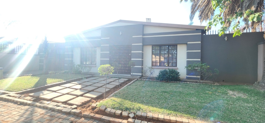 5 Bedroom Property for Sale in Laudium Gauteng