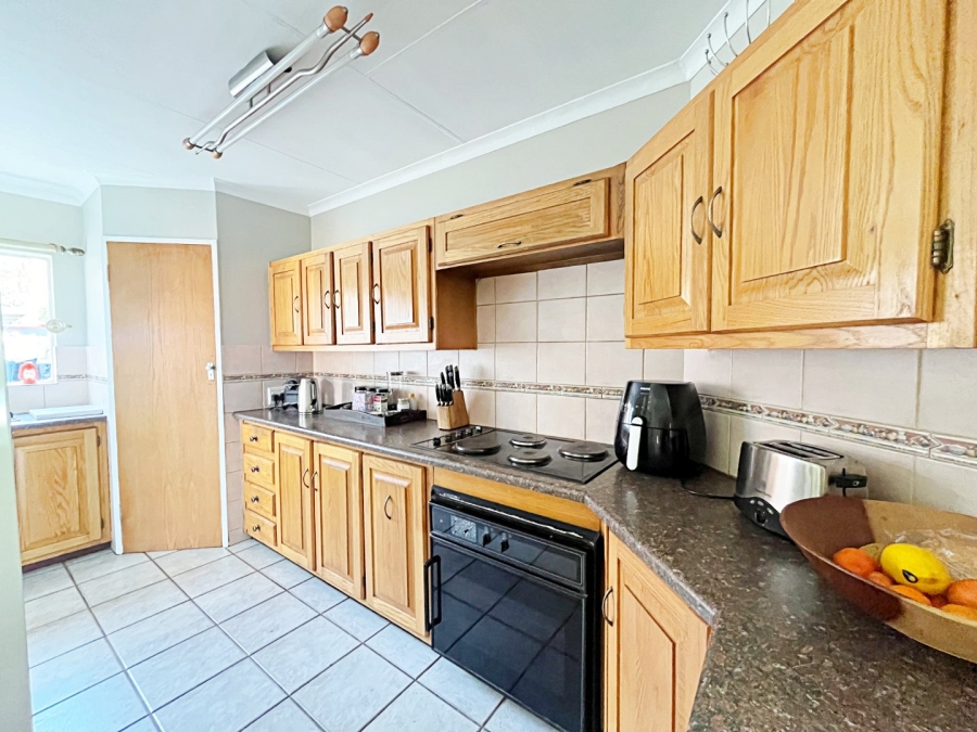 4 Bedroom Property for Sale in Eldoraigne Gauteng