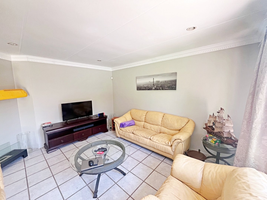 4 Bedroom Property for Sale in Eldoraigne Gauteng