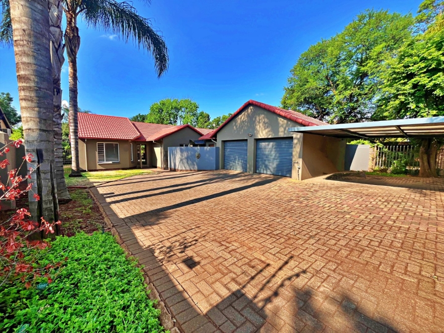 4 Bedroom Property for Sale in Eldoraigne Gauteng