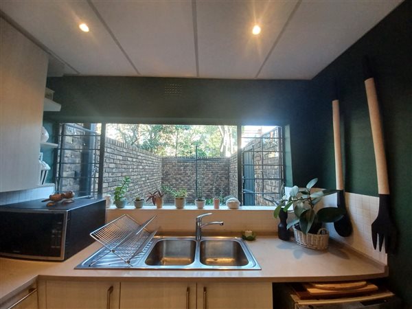 To Let 2 Bedroom Property for Rent in Robindale Gauteng