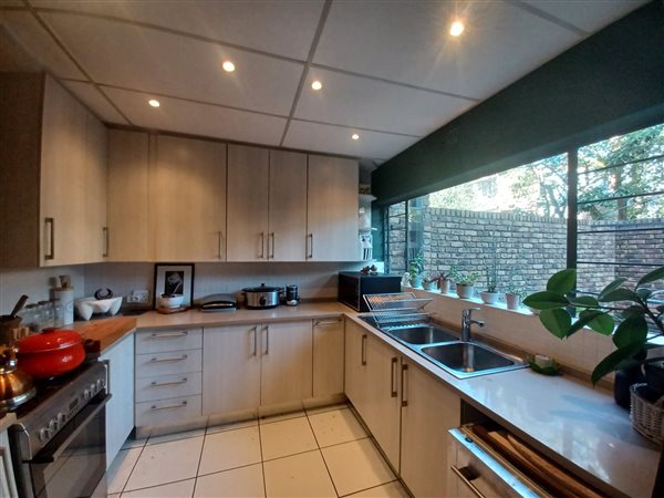 To Let 2 Bedroom Property for Rent in Robindale Gauteng