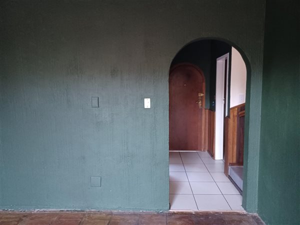 To Let 2 Bedroom Property for Rent in Robindale Gauteng