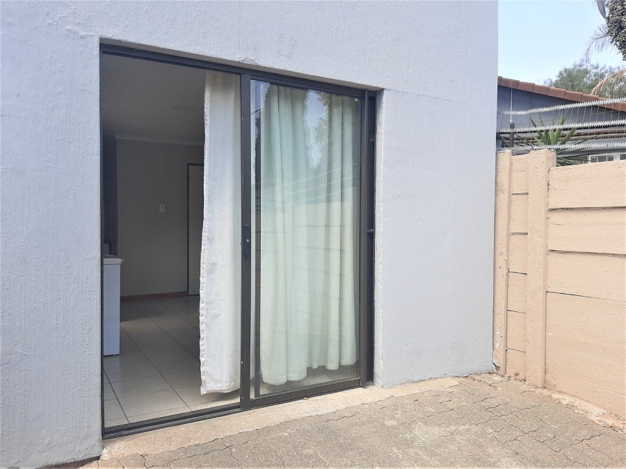 To Let 1 Bedroom Property for Rent in Northwold Gauteng