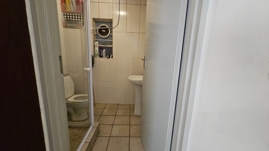 To Let 1 Bedroom Property for Rent in Braamfontein Gauteng