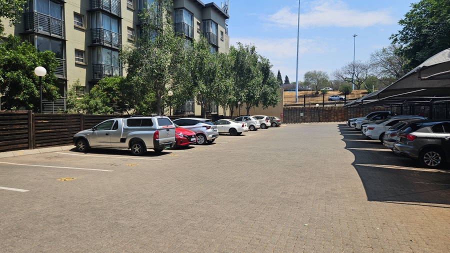 To Let 1 Bedroom Property for Rent in Braamfontein Gauteng