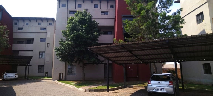 2 Bedroom Property for Sale in Rooihuiskraal North Gauteng