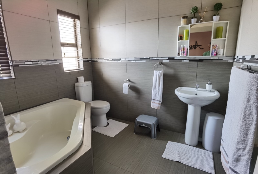 4 Bedroom Property for Sale in Kungwini Country Estate Gauteng