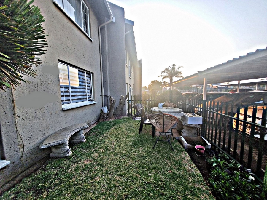 2 Bedroom Property for Sale in Ravenswood Gauteng