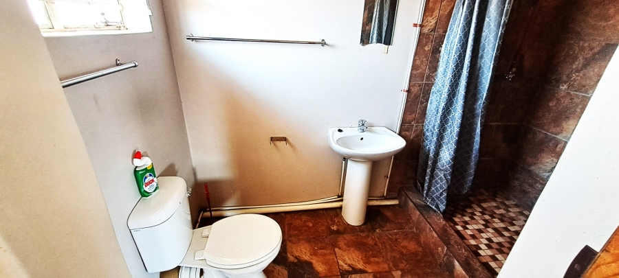 To Let 2 Bedroom Property for Rent in Uitzicht Gauteng