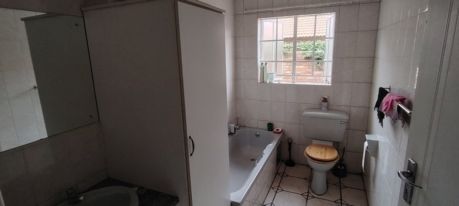 To Let 2 Bedroom Property for Rent in Brackendowns Gauteng