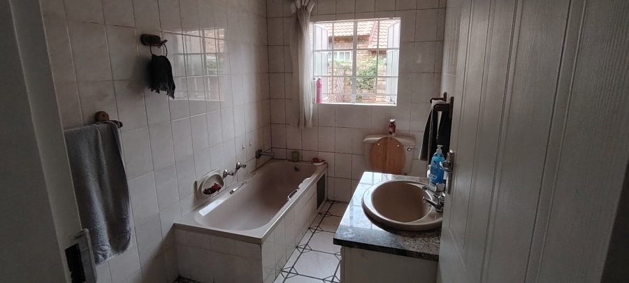 To Let 2 Bedroom Property for Rent in Brackendowns Gauteng