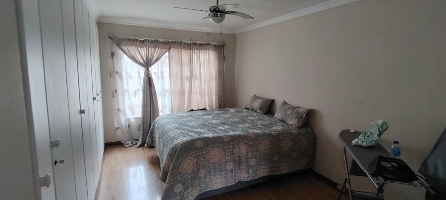 To Let 2 Bedroom Property for Rent in Brackendowns Gauteng