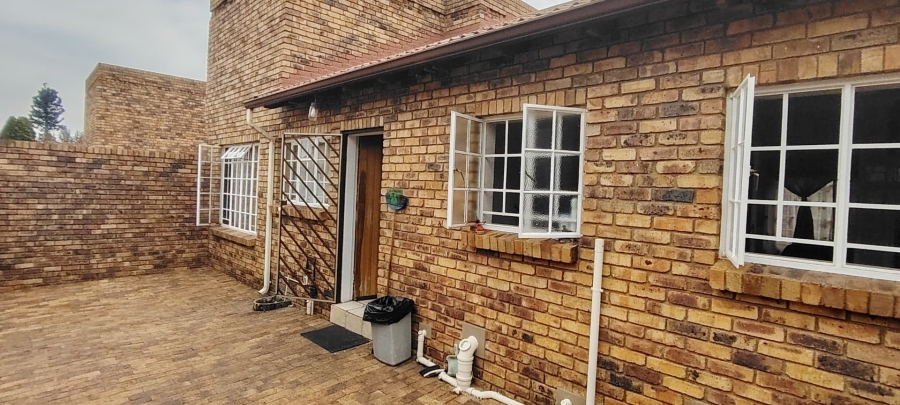 To Let 2 Bedroom Property for Rent in Brackendowns Gauteng