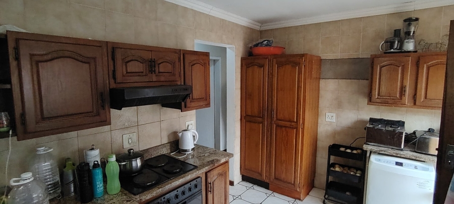 To Let 2 Bedroom Property for Rent in Brackendowns Gauteng