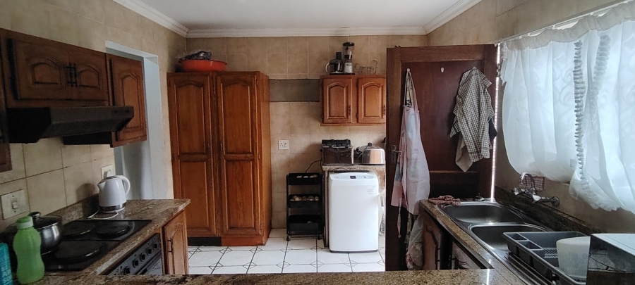 To Let 2 Bedroom Property for Rent in Brackendowns Gauteng