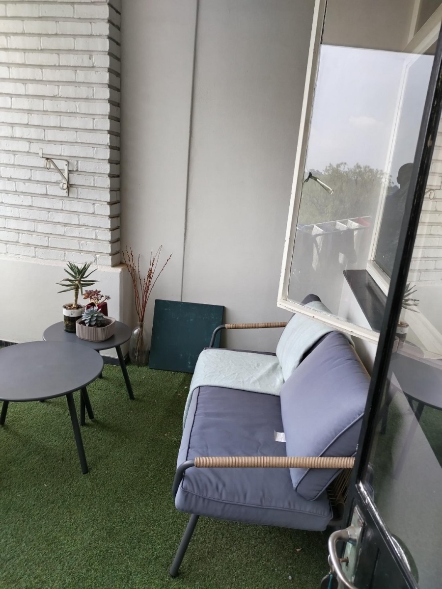 To Let 1 Bedroom Property for Rent in Benmore Gardens Gauteng