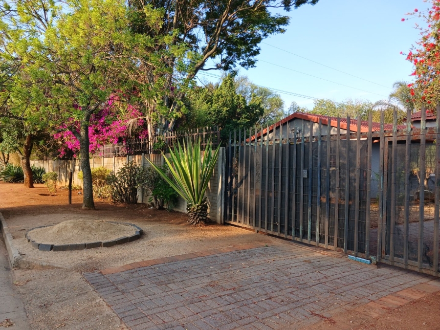 To Let 3 Bedroom Property for Rent in Birch Acres Gauteng