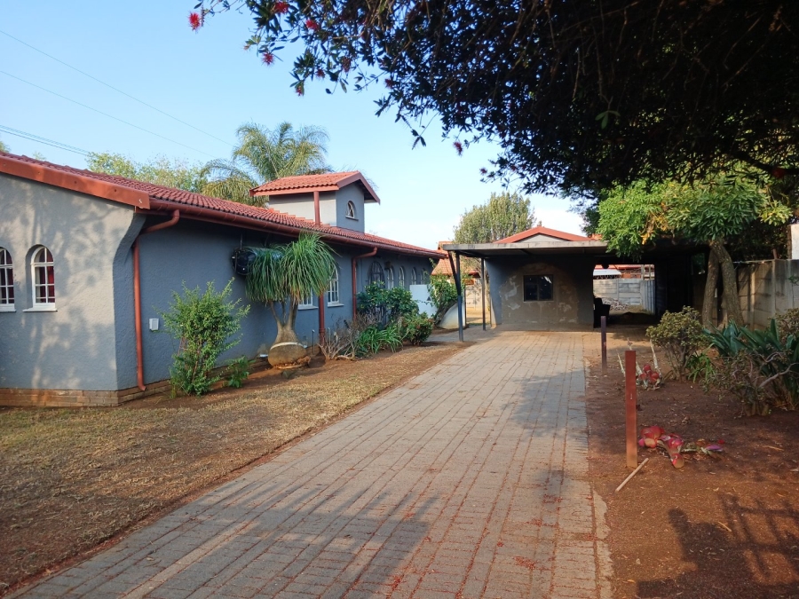 To Let 3 Bedroom Property for Rent in Birch Acres Gauteng