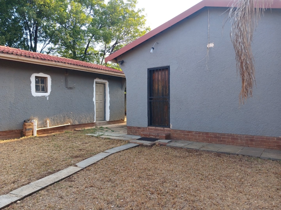 To Let 3 Bedroom Property for Rent in Birch Acres Gauteng