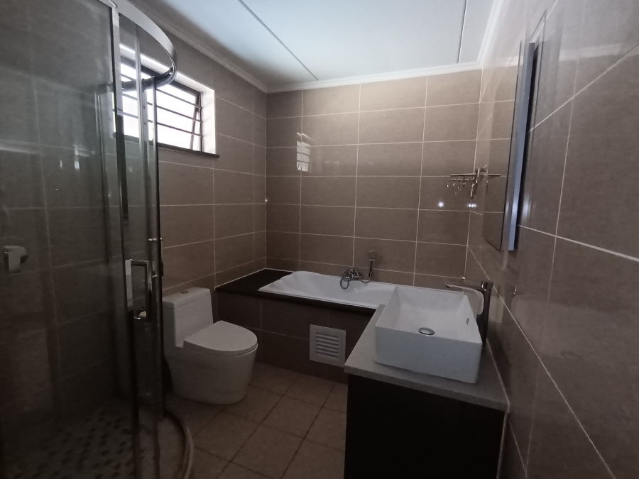 To Let 2 Bedroom Property for Rent in Blue Hills Gauteng