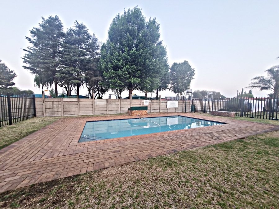 2 Bedroom Property for Sale in Ravenswood Gauteng