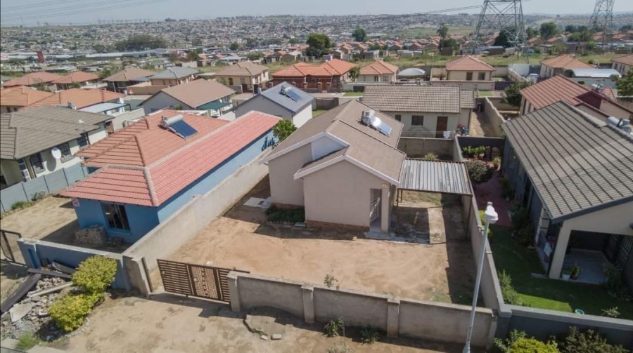 3 Bedroom Property for Sale in Blue Hills AH Gauteng