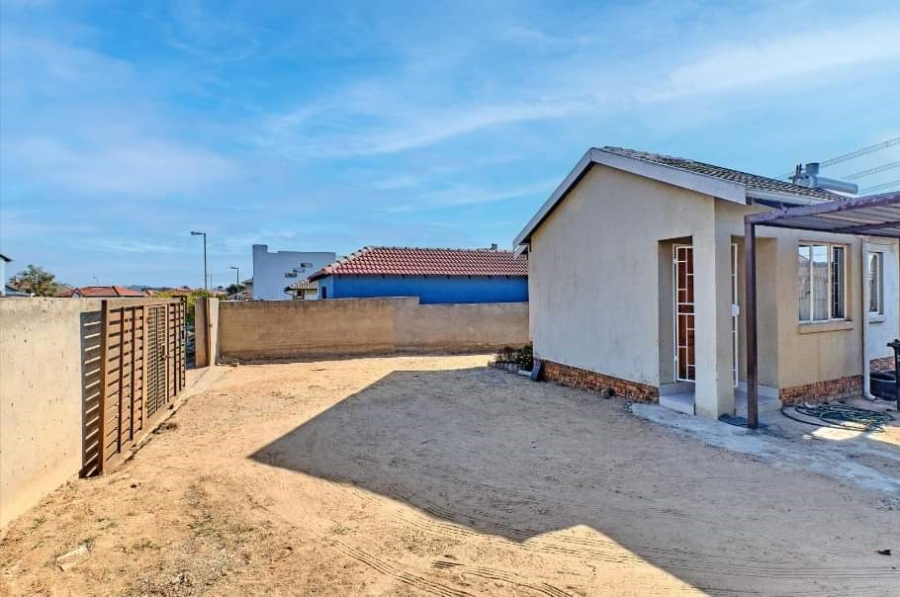 3 Bedroom Property for Sale in Blue Hills AH Gauteng