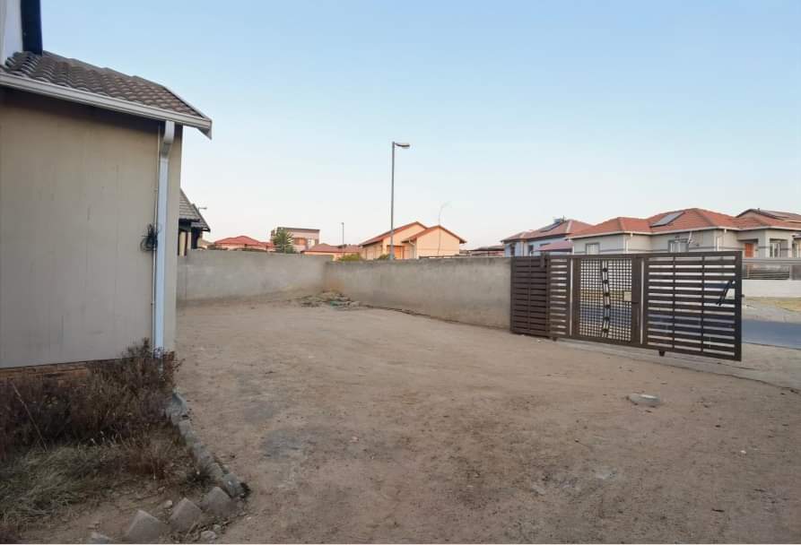 3 Bedroom Property for Sale in Blue Hills AH Gauteng