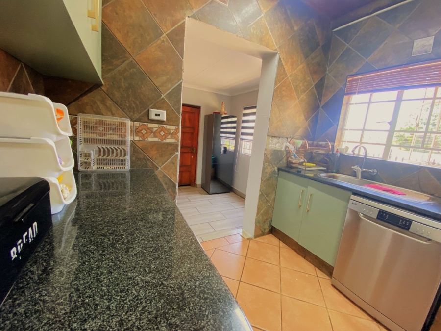 6 Bedroom Property for Sale in Weltevreden Park Gauteng